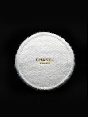 CHANEL BEAUTÉ White Tweed Makeup Case